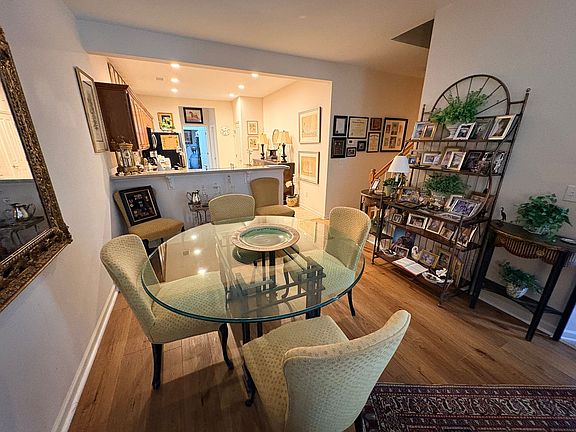 5th image of 650 Abbey Glen Way