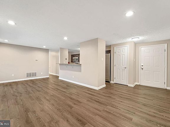 5th image of 151 Kenwood Dr