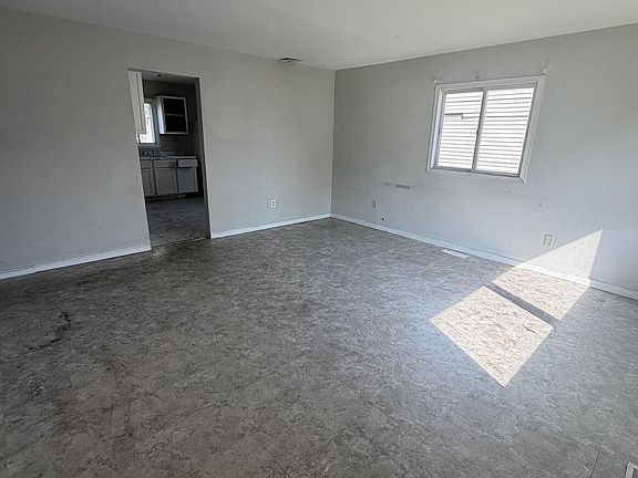 3rd image of 640 New Jersey St