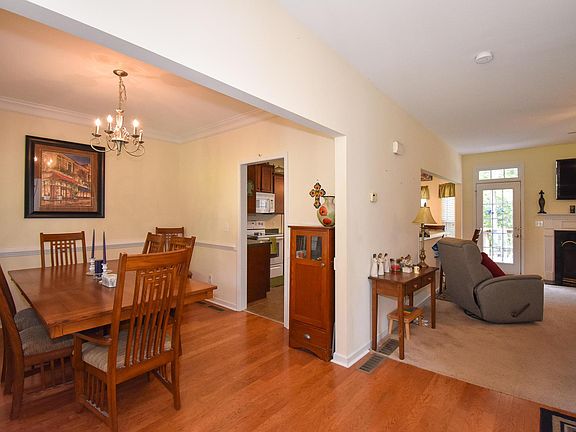 Image 4: Dining Room