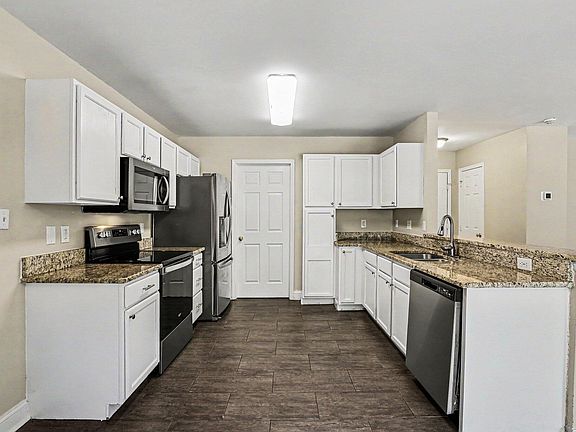 5th image of 6101 Saybrooke Dr