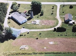 15702 Lakeshore Dr, Cleveland, WI 53015