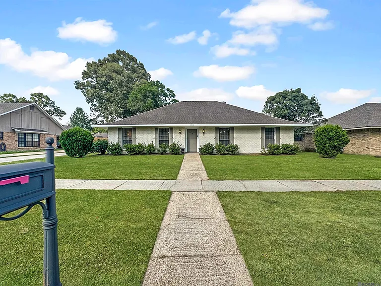 4941 Pine Hill Dr — Photo 1