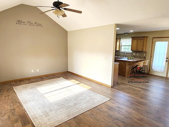 5th image of 305 Union Hill St