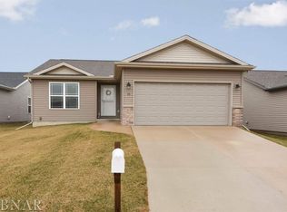 15 Barclay Ct, Bloomington, IL 61705