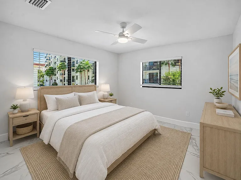 240 SW 7th St #11 — Photo 15