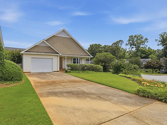 2nd image of 33 Tilbury Way