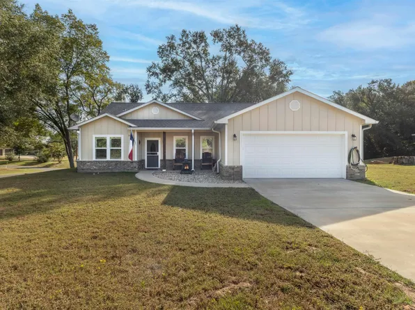 102 Elm St, Winona, TX 75792