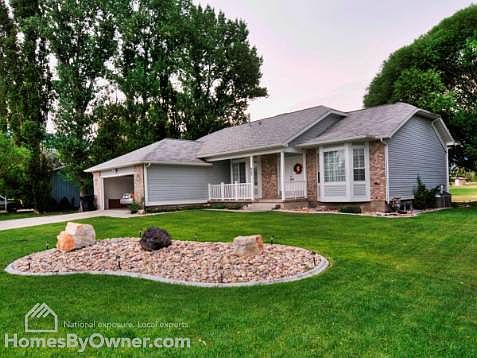 1st image of 823 Lakeview Dr