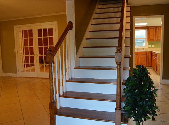 2nd image of 204 Harrand Creek Dr