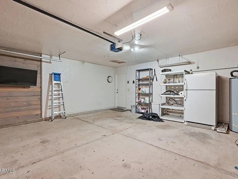 1735 E Stephens Dr — Photo 34