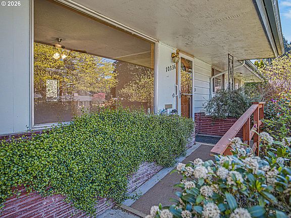 5th image of 10336 NE Russell Ct