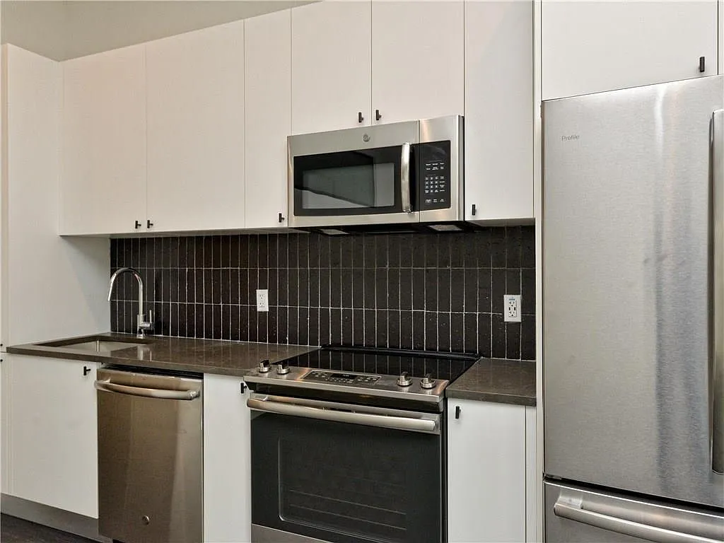 1 bed, 561 sqft, $1,765 — Photo 4