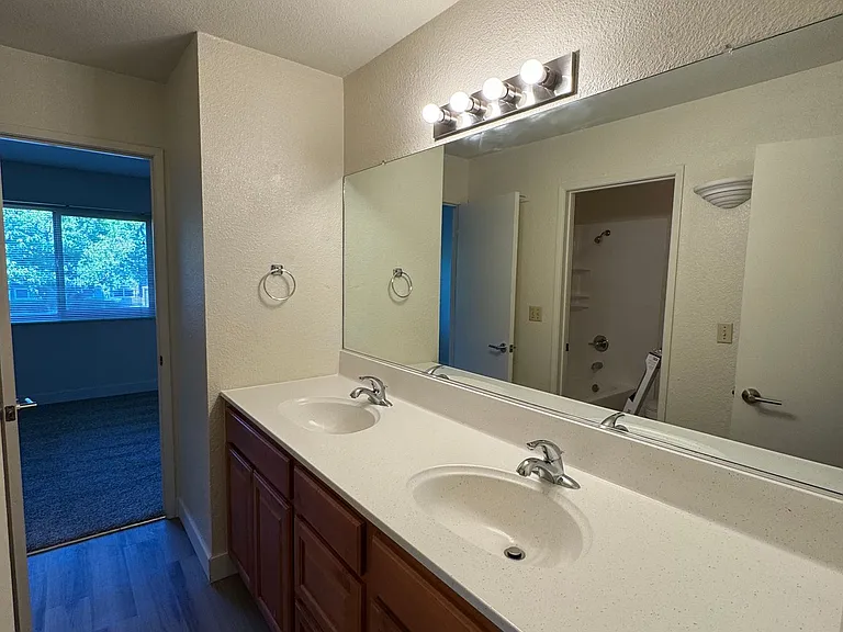 2950 Portage Bay — Photo 32