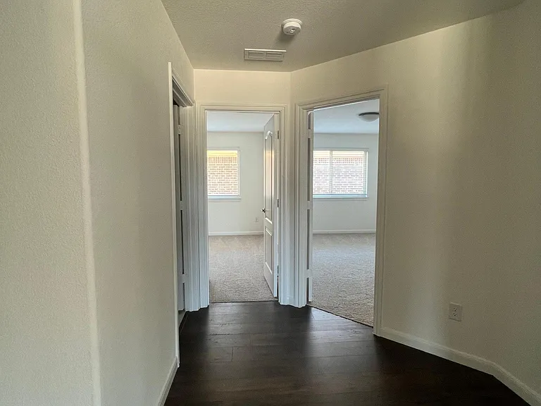 1204 Sumner St — Photo 15