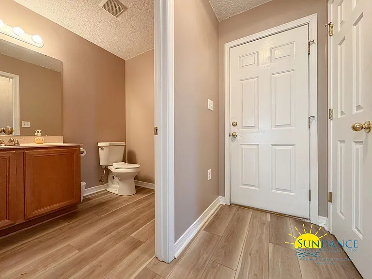 215 Twin Lakes Ln — Photo 10