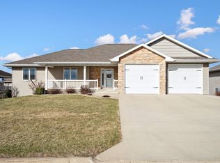 277 Lezlie Dr, Peosta, IA 52068