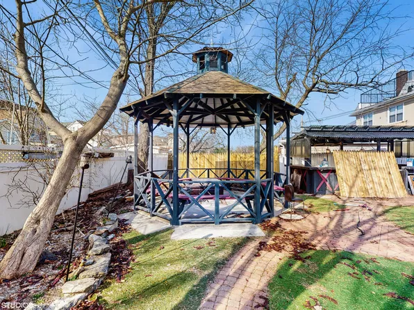 4202 Manhattan Avenue image 23 of 25