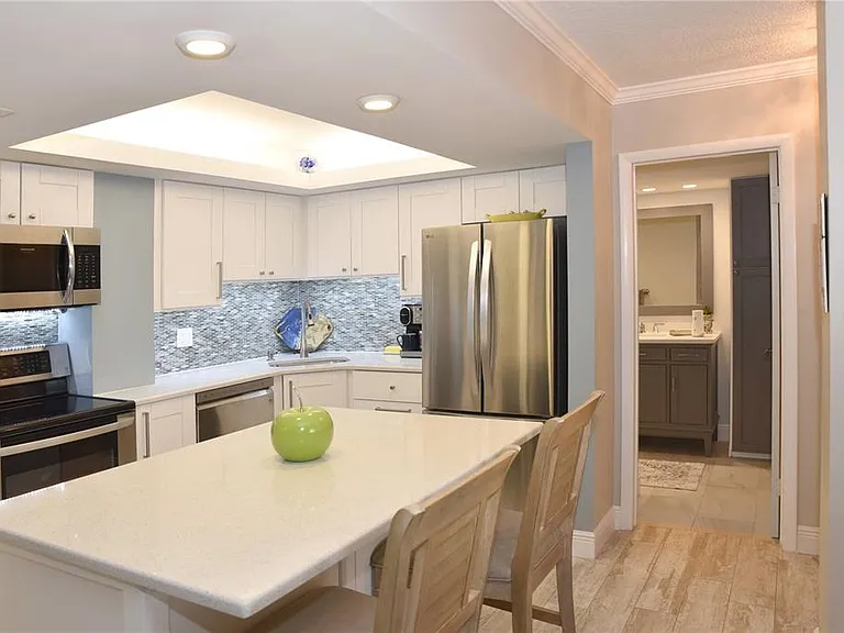 4900 Brittany Dr S #811 — Photo 3