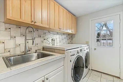 2 Colonial Dr — Photo 21