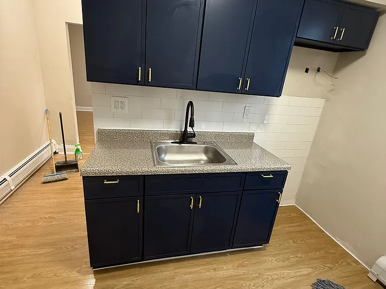 686 Bergen Ave #14 — Photo 5