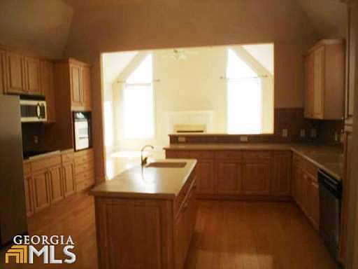 5th image of 701 Fraser Ct