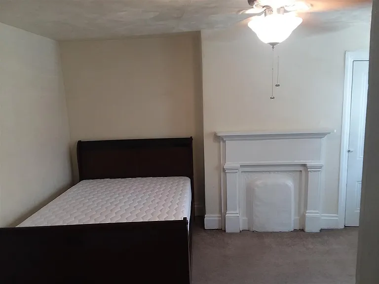 2724 Sarah St #1 — Photo 4