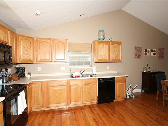 4th image of 514 Sunset Dr