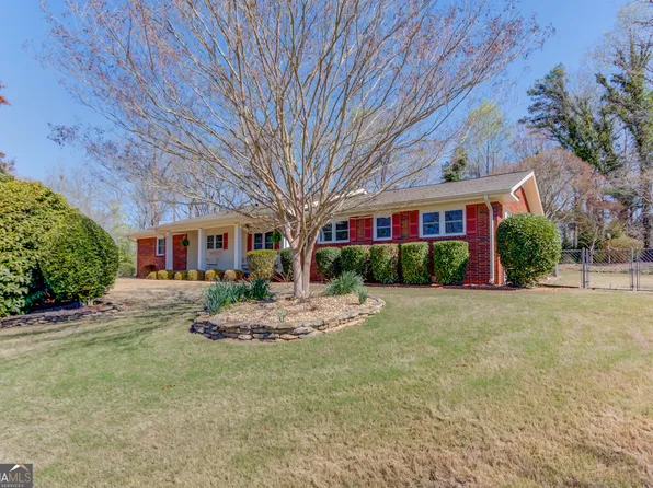 3410 Maynard Cir, Gainesville, GA 30506