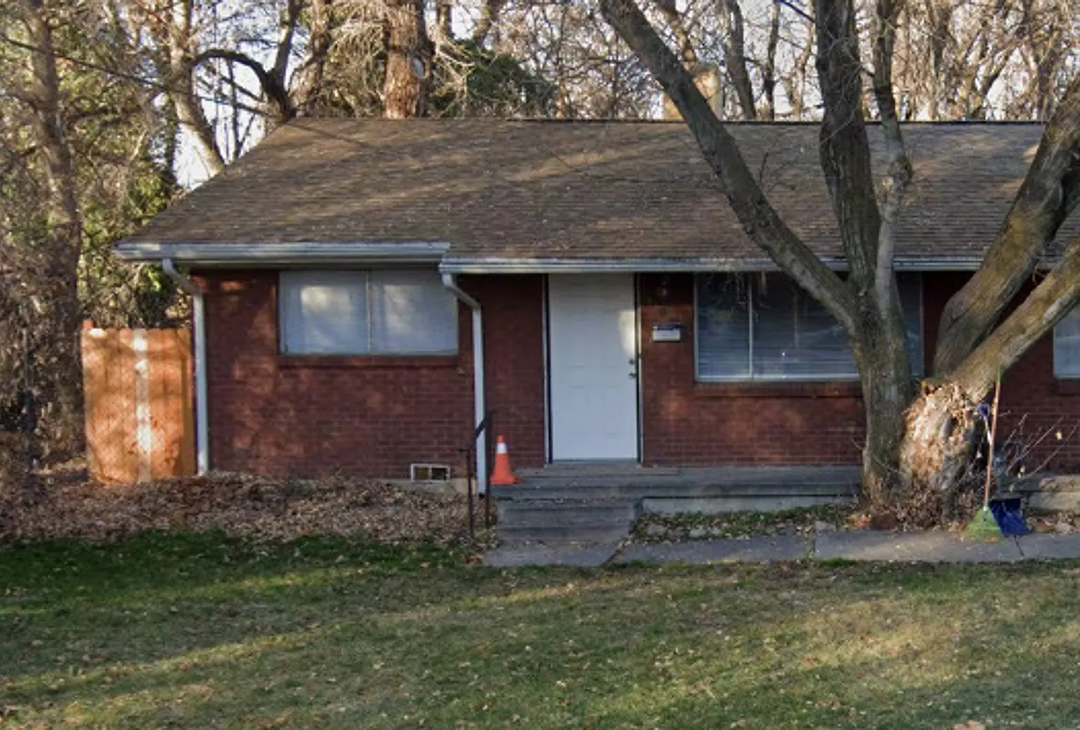 Charming 2 Bed Unit in Peaceful, Quiet Millcreek!! — Photo 1