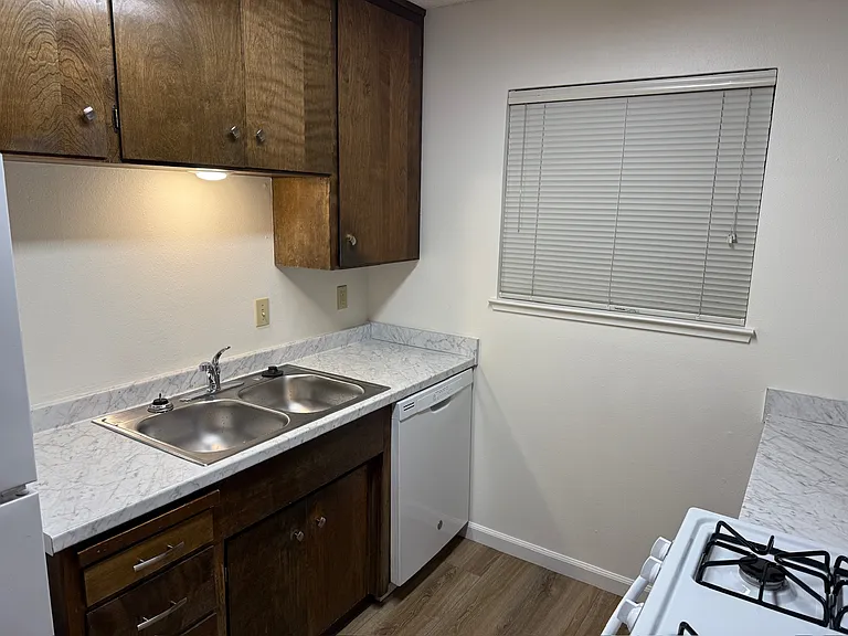 Avenue West Apartments — Photo 43