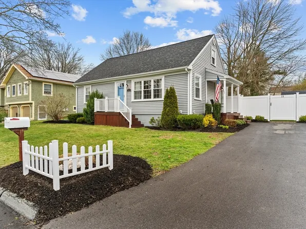 11 Philip St, Fairhaven, MA 02719