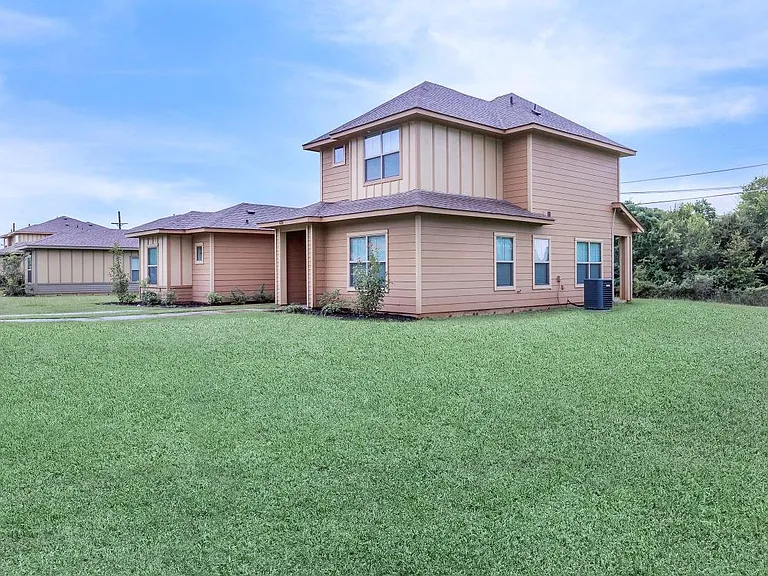 462 Austin Ln #462 — Photo 7