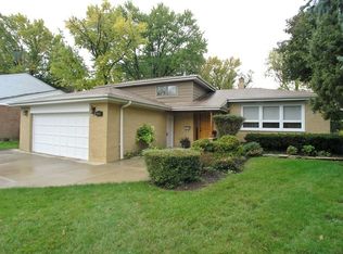 2760 Appletree Ln, Northbrook, IL