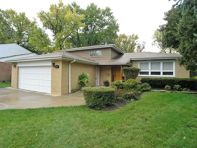 2760 Appletree Ln photo 1