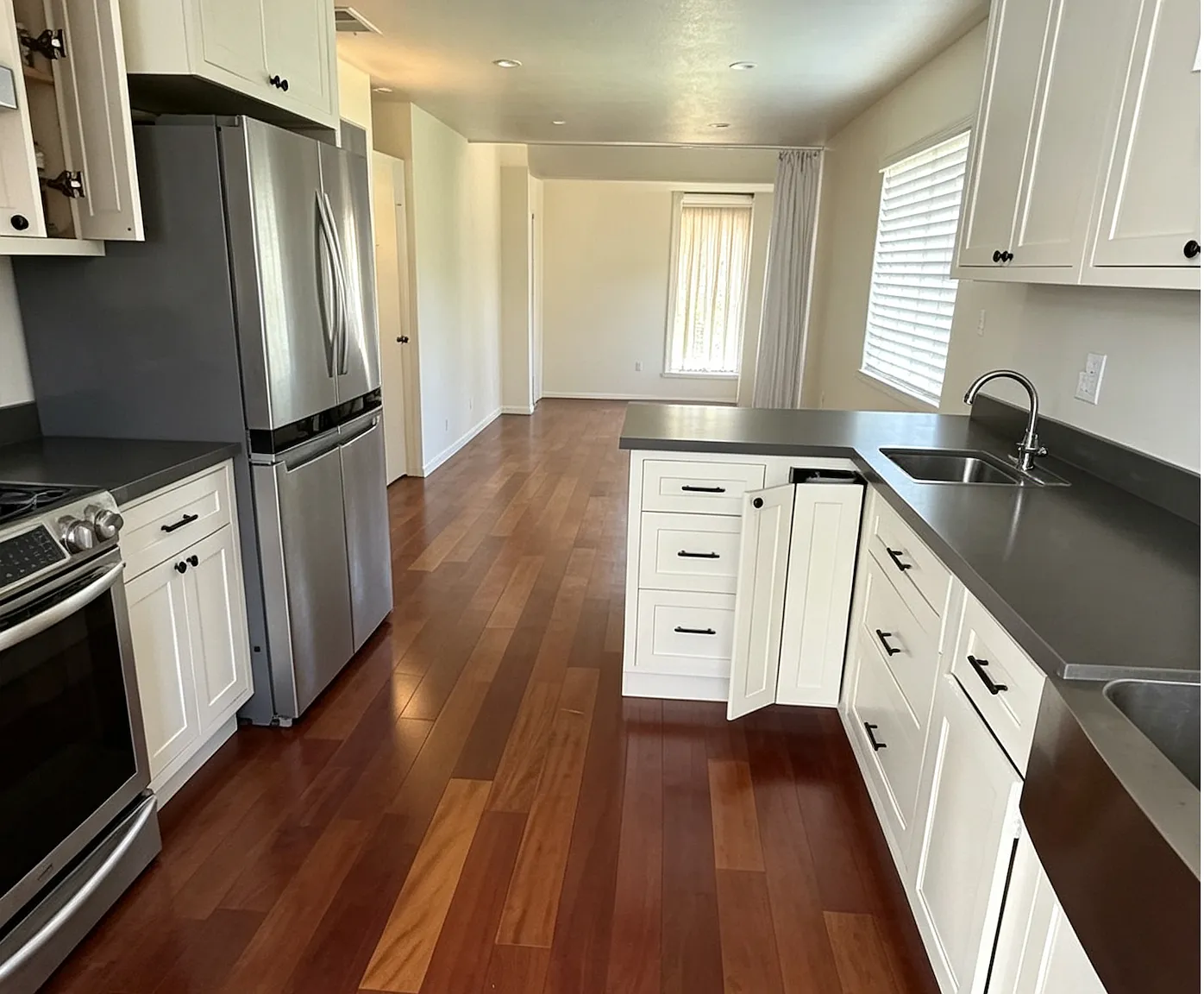2 bed, 1042 sqft, $5,000 — Photo 3