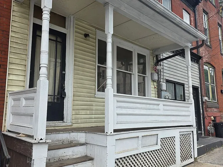 721 W Market St — Photo 1