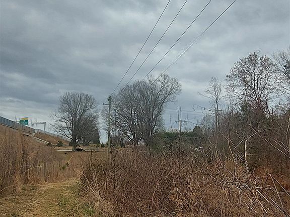 2nd image of 710 Robbins Perch Trl