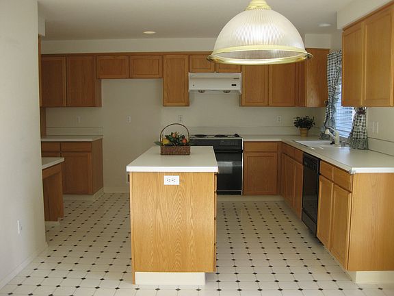 4th image of 18201 SE 17th St
