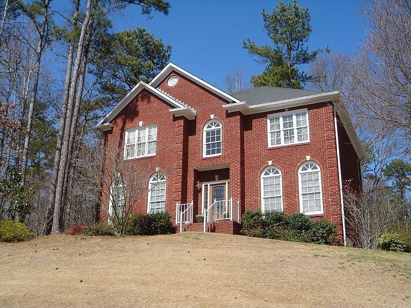 Beautiful 2-story home with finished daylight basement on private cul-de-sac!