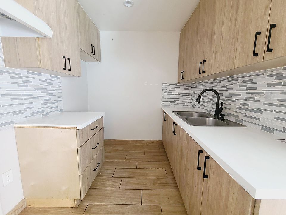 2nd image of 13425 Vanowen St APT 4