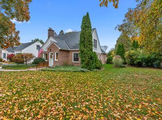 7436 N Lombardy Rd, Fox Pt, WI 53217