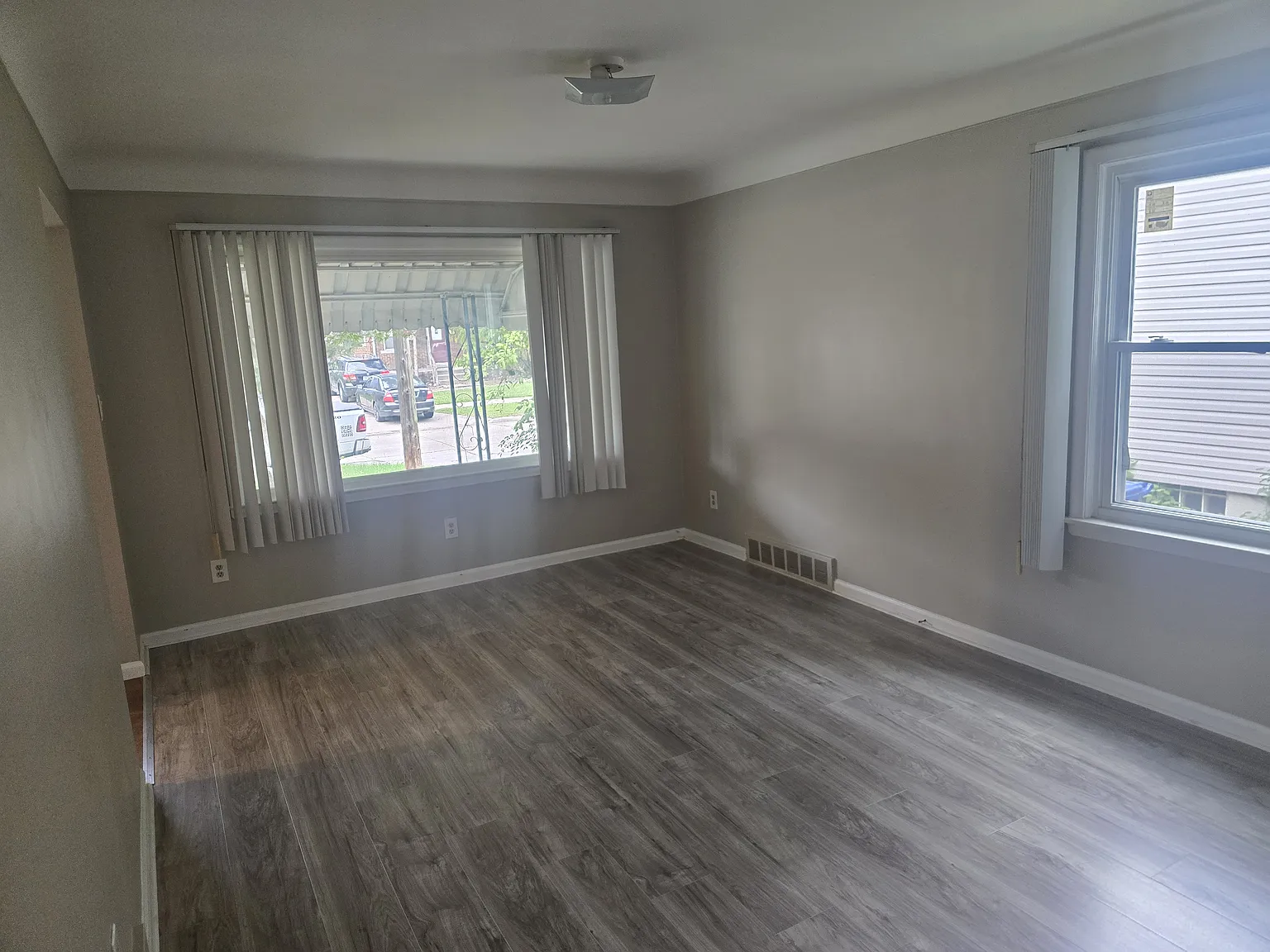 3 bed, 1600 sqft, $1,700 — Photo 3