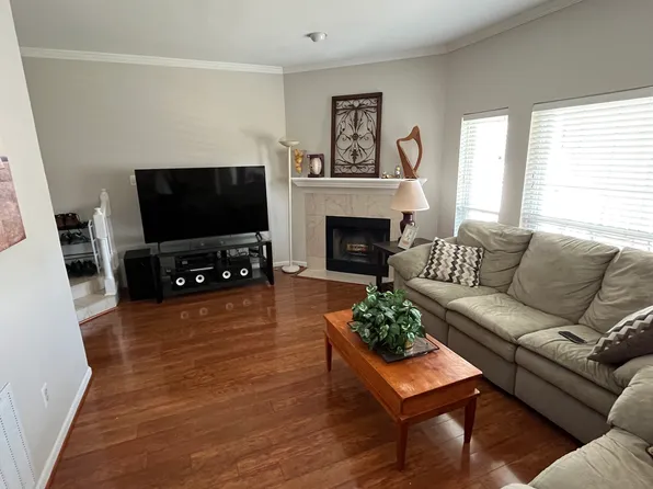 664 Gateway Dr SE, Leesburg, VA 20175