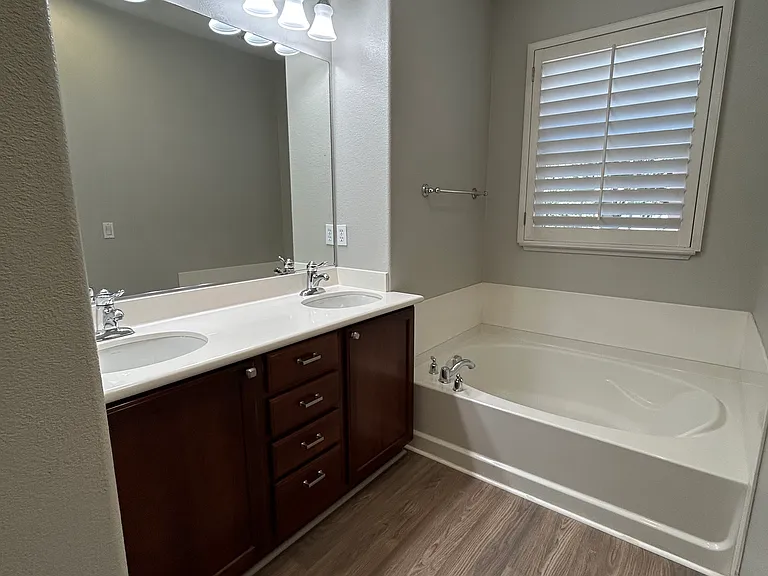 228 W Lucita Way — Photo 11