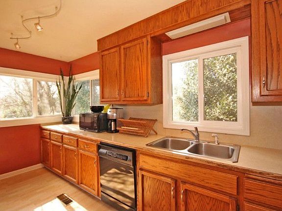 This kitchen is sooooo big, you have room for a table and chairs. And again, lots of light pouring in from those windows.