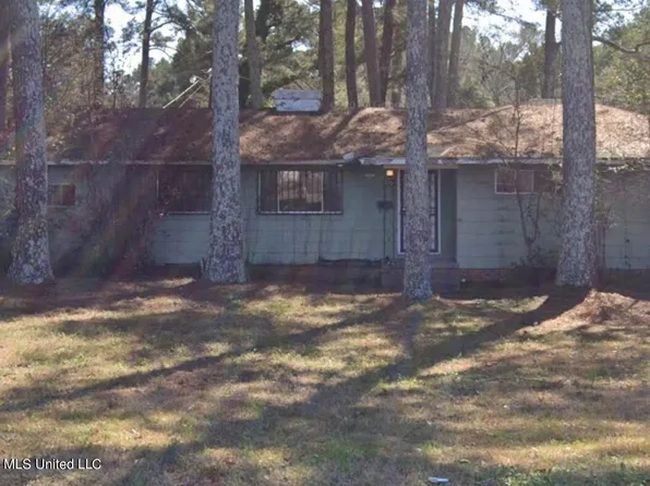 935 Raymond Rd, Jackson, MS 39204