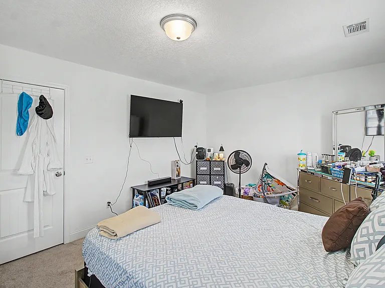 881 Grayson Ave — Photo 16