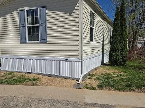 2971 Pike St, Brighton, MI 48114