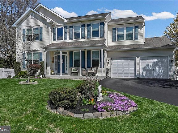 2nd image of 605 Barclay Cir